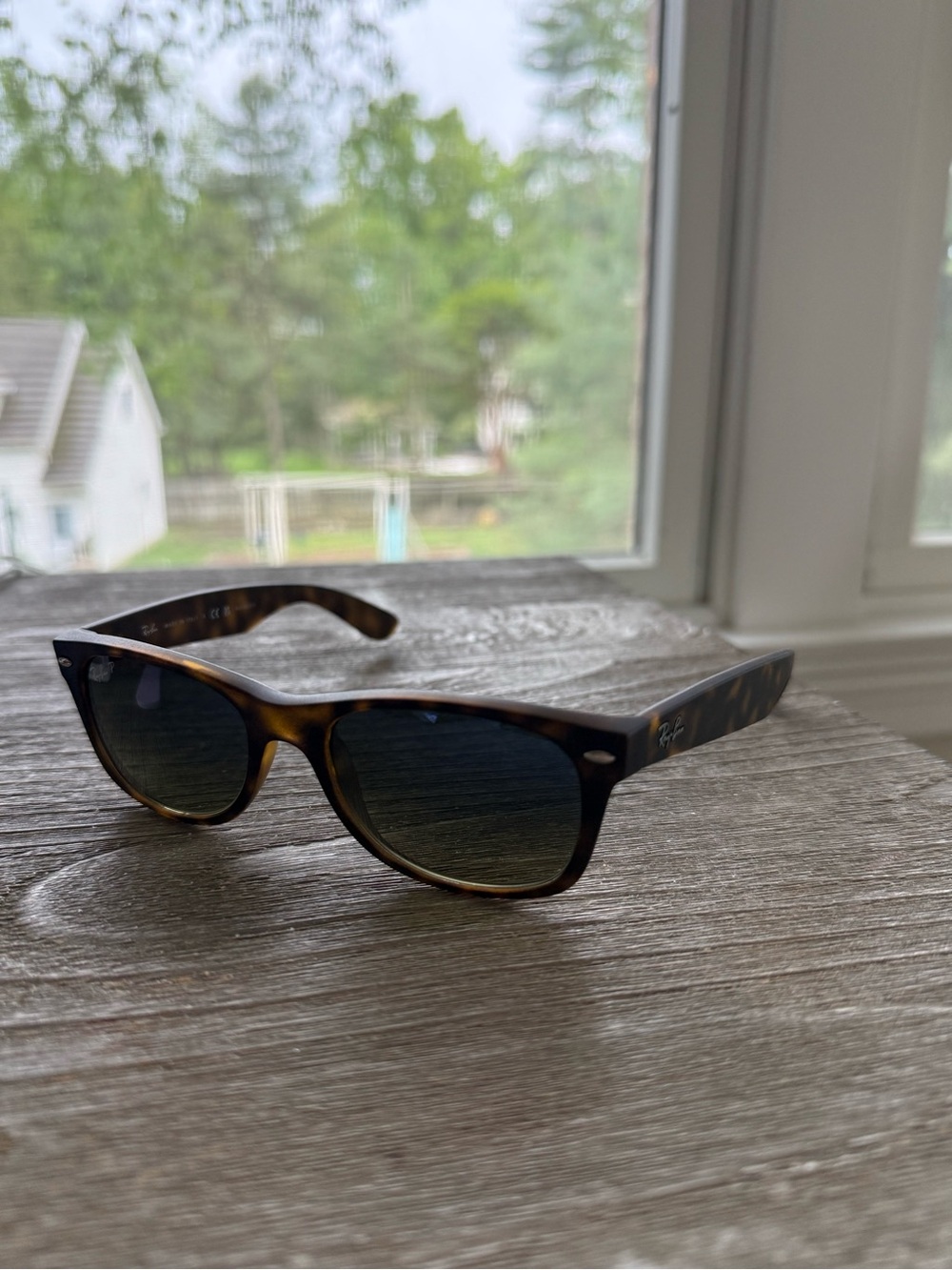 Ray-Ban New Wayfarer Classic Polarized Blue /Green Gradrient Unisex Sunglasses